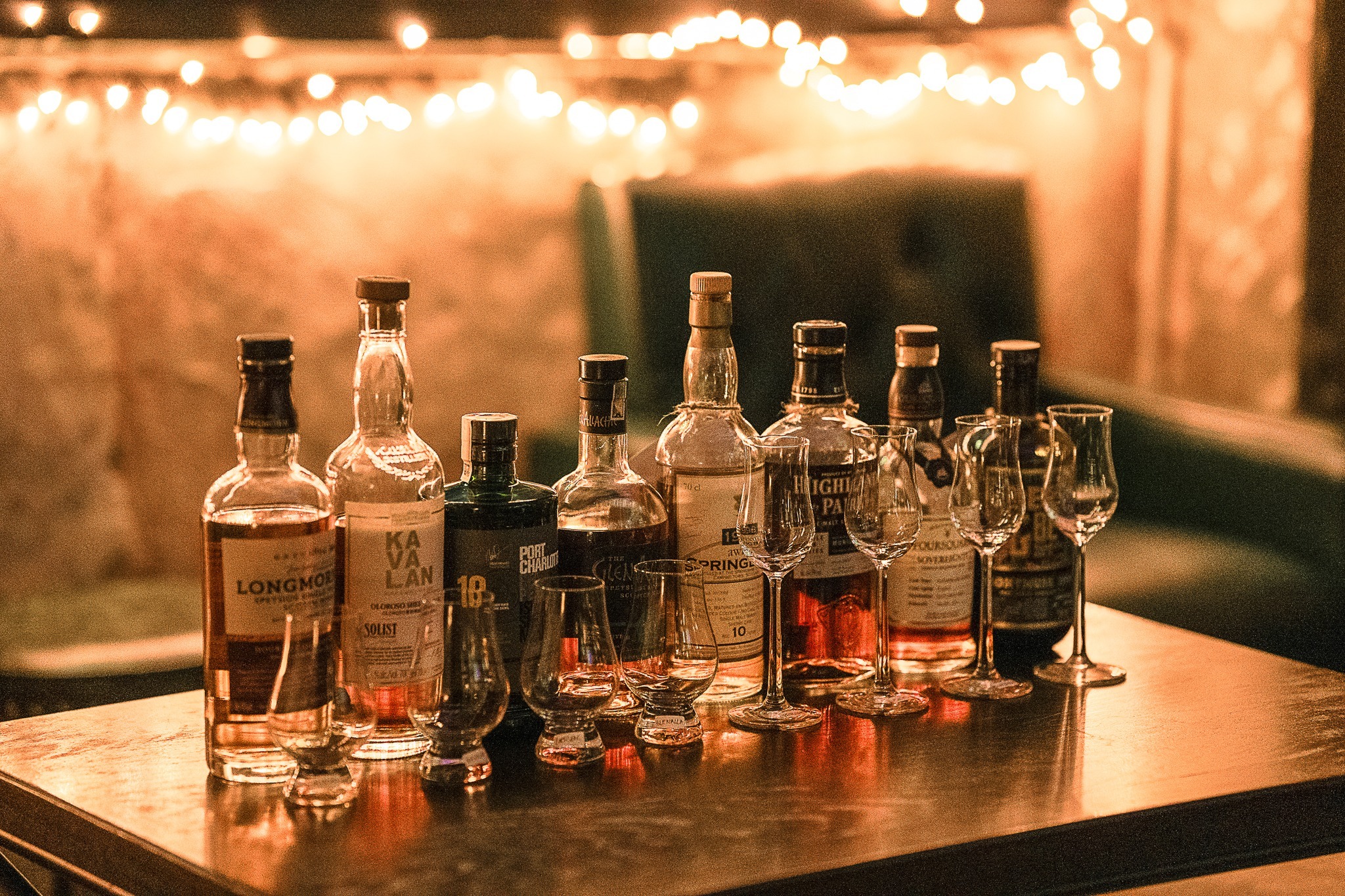 Cửa cuốn chống cháy Mavi - 5 speakeasy bar phù hợp để “thả trôi” cảm xúc tại TPHCM