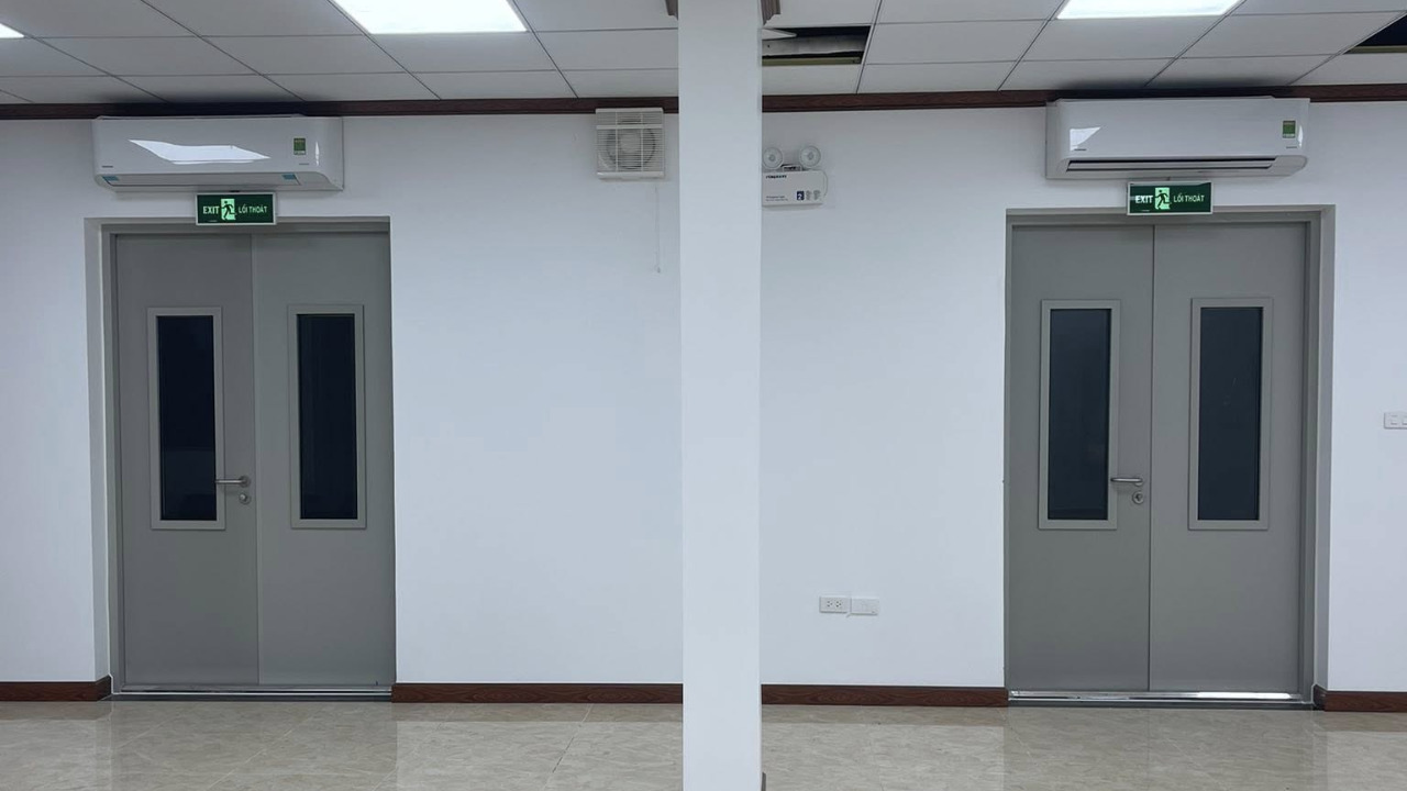 Tại sao nên sử dụng cửa thép chống cháy cho nhà xưởng, chung cư và bệnh viện?