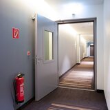 Vì sao nên chọn cửa thoát hiểm chống cháy đạt chuẩn EI?