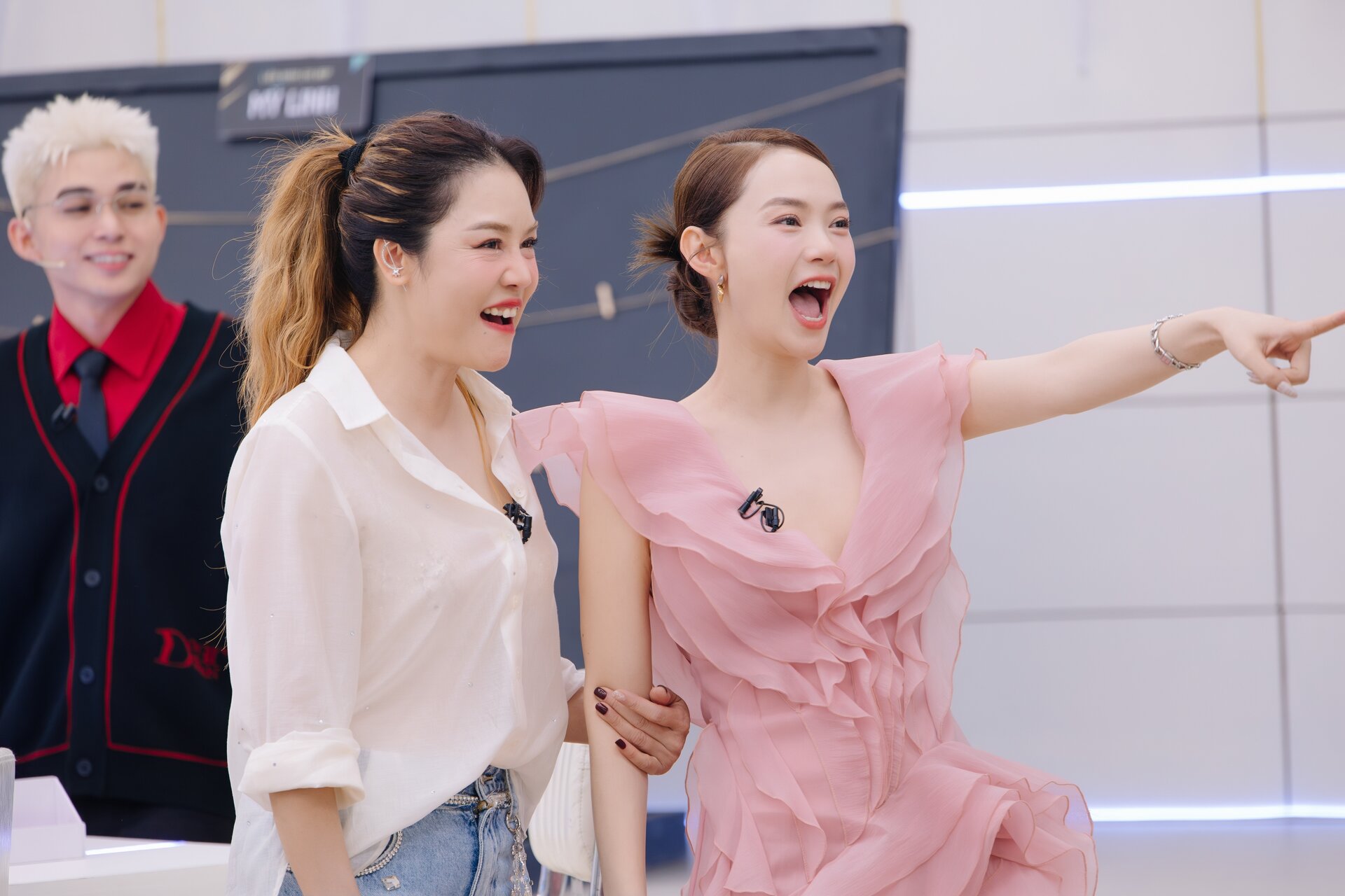 Minh Hằng từ chối Mỹ Linh, Thiều Bảo Trâm khóc nghẹn vì dư luận - Cập nhật các mẫu cửa thép vân gỗ hot nhất năm 2024