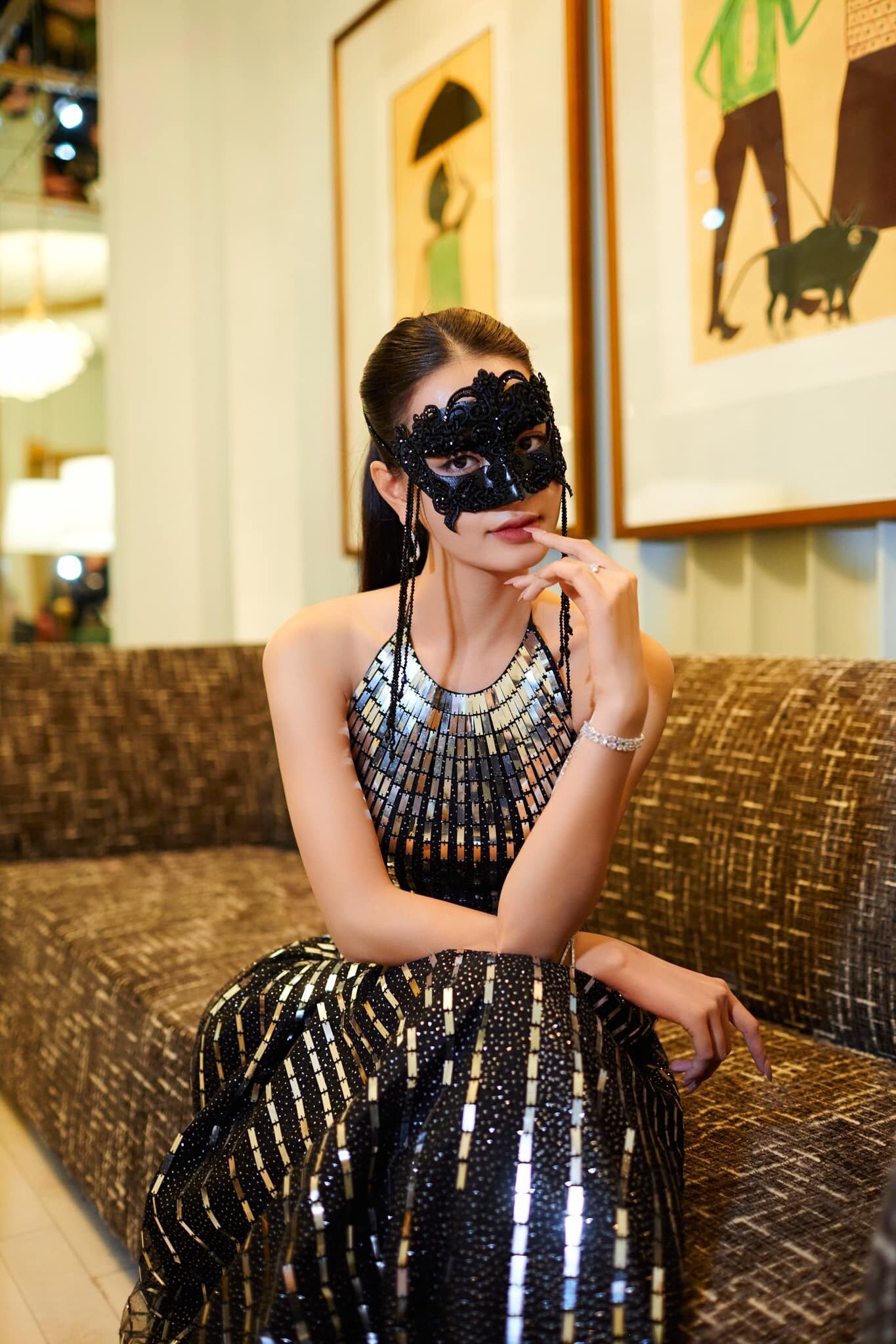 Nàng hậu là một trong những mỹ nhân góp mặt trong Đảo Thiên Đường