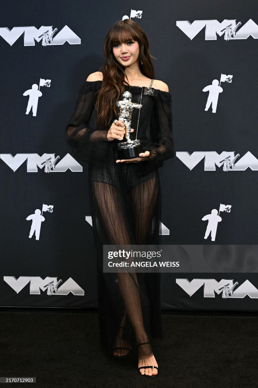 3 'mốt' thời trang giúp Lisa bùng nổ visual tại VMAs 2024