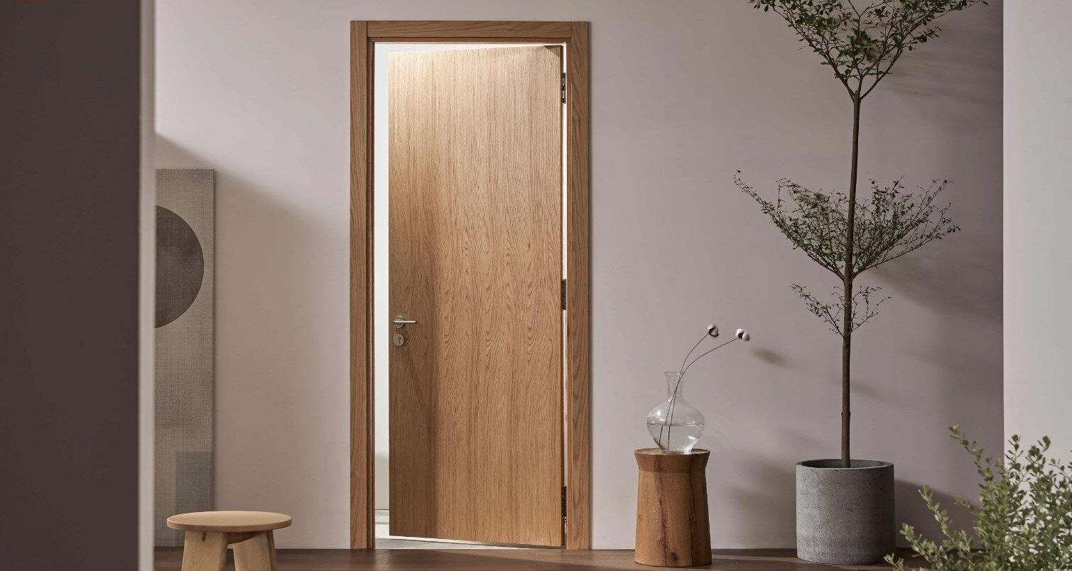 Thép vân gỗ phù hợp làm cửa bếp không? Khám phá ngay!